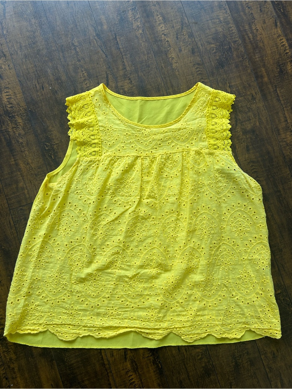 SHEIN Yellow Eyelet Crochet-Trim Sleeveless Tank